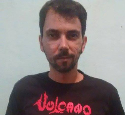 “Estas mobilizações não irão trazer mudanças para o país. Pedir Impeachment da presidente não irá resolver o problema e muito menos eliminar a corrupção. Tirar a Dilma da presidência não garantirá que o Brasil irá melhorar, a mudança tem que acontecer por parte do eleitorado. Cabe ao povo pesquisar e ter consciência na hora do voto; pode parecer algo simples, mas é o nosso papel como cidadãos.”  Rogério Martins 