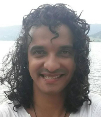 Warley Maravilha, empresário e estudante - “Fico muito triste, pois, por mais que eu seja um jovem cheio de esperanças em dias melhores, enxergo essa uma manobra totalmente criminosa por permitir que um criminoso assuma um cargo tão importante, que tenha um foro privilegiado, na intenção de sair ileso de seus atos ilícitos, que vem a toda a cada dia. Desejo um país politizado e um eleitor consciente de seus atos, pois a mudança começa na raiz do problema”.