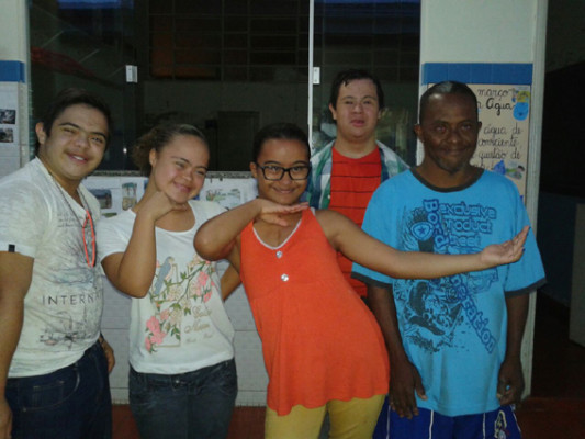 Alunos esbanjam alegria de viver