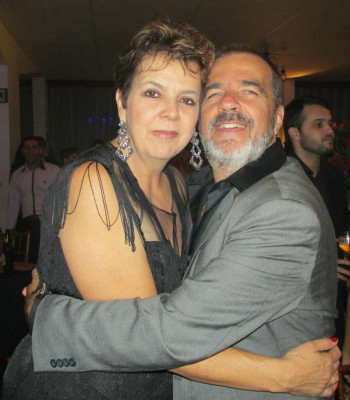 Claudio Ferreira Arantes Jr., aniversariante do dia 12. Na foto, com a esposa Teresa Cristina 