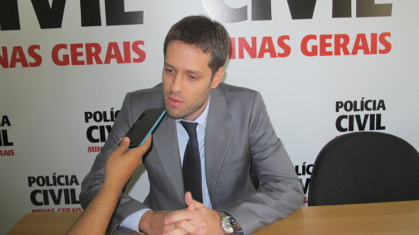 Delegado Felipe Oliveira Monteiro em coletiva de imprensa