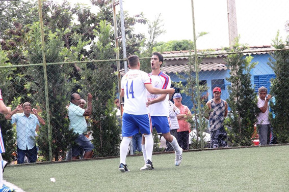 Atletas do Gonzaga Vinhal Advogados festejam gol