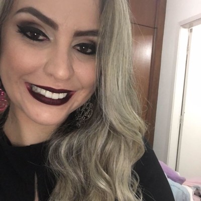 E tem comemoração na casa dos Tonini! Conhecendo bem a aniversariante deste dia 24 de março, Marcela Tonini, prevejo viagem de comemoração. Arriscaria até como destino a cidade de Pirenópolis, mas fico no aguardo. A esteticista é uma das mais reconhecidas na região e fica atrás apenas de sua linda mãe Zélia Tonini. Um legado de simpatia e boa administração! Desejo a ela um excelente aniversário, muita saúde e paz no dia a dia. #FelizNiverTonini