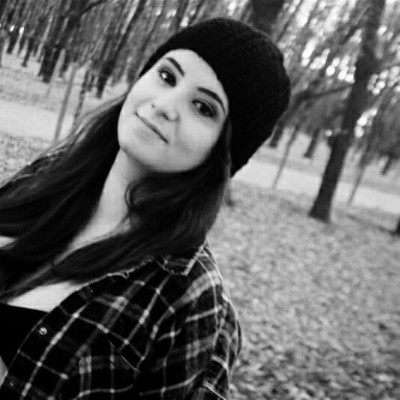 E quem também sopra as velinhas hoje é a mãe do Túlio, Iasmin Walchan. Não é a primeira vez e nem será a última que ela estampa nossa Acesso Restrito. Foram muitas comemorações e conquistas e a de hoje é o festejo de aniversário! Atualmente a garota cursa Letras pela Universidade Federal de Uberlândia. Deixo aqui meus votos de felicidades, saúde e um excelente aniversário.  