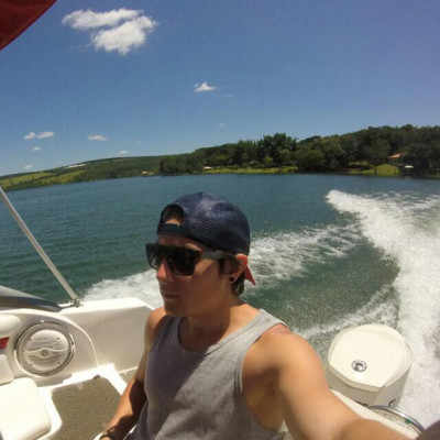 E tem japonês fazendo aniversário esta semana. O jovem de olho puxado Renato Akeguawa comemora a chegada de uma nova idade nesta quinta-feira, dia 10. Renato estudava recentemente o curso de Engenharia de Minas – CEFET lá em Araxá, mas agora resolveu mudar o caminho profissional e se prepara para cursar odontologia. Eu desejo a você um excelente aniversário e muitas conquistas neste 2016. #ParabénsAke 