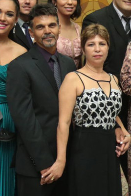 Semana de comemorações de aniversário na casa dos meus tios Solange Martins e Cleuber Borges. Nesta terça-feira, dia 15, quem comemorou mais uma primavera foi ela, Solange! Hoje é dia de soprar as velas com Cleuber Borges, mais conhecido como Binn! Este é um casal que tenho como exemplo e admiro muito. Desejo aos dois um feliz aniversário e muitas conquistas neste 2016.  #Parabéns 