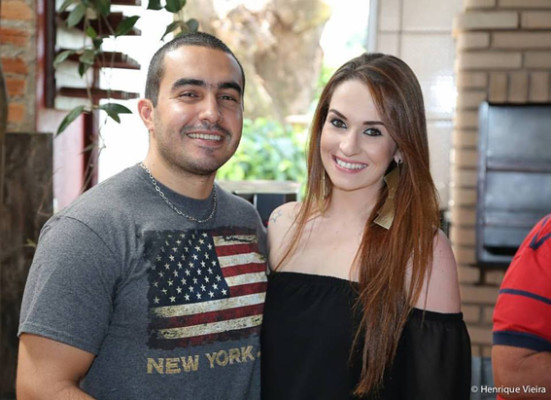   Antecipando festejos para a “bonitíssima” Izadora Ferreira que na próxima segunda-feira, 14, estreia idade nova ao lado do “seu par” Wellington Barreto. Felicidades e anos de vida! Luz e sucesso! (Créditos : Henrique Vieira)