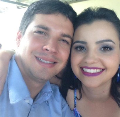 No sábado, 26, a troca de idade acontece para Gustavo Reis que brinda a festiva data ao lado de sua esposa Dra. Thamara Roberta Ayres. O meu abraço e votos de muitas felicidades e anos de vida.