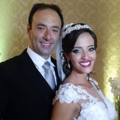 Dra. Leandra Cristina Guimarães de Jesus Sardela aniversariante do dia 14 ao lado de seu esposo Roberto Sardela Filho 