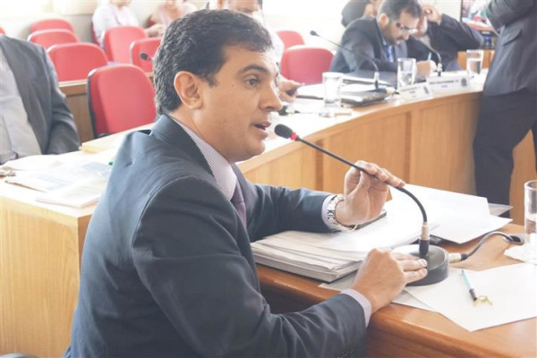 Vereador Levi Siqueira durante sessão da Câmara Municipal