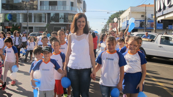 Alunos confeccionaram cartazes com mensagens de responsabilidade quanto à água