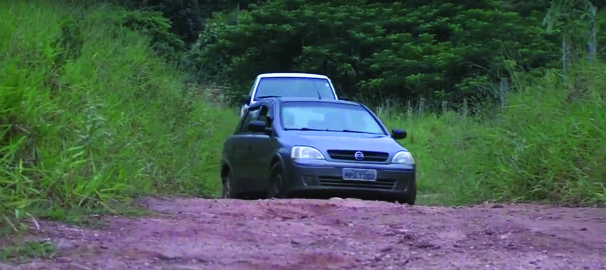 Estudantes enfrentam verdadeiro caos durante o caminho ao colégio