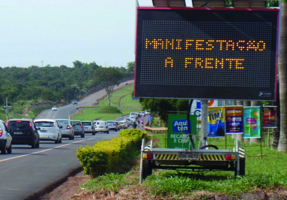 Multas no valor de quase 6 mil reais foram aplicadas no dia 20 de fevereiro, após a manifestação na BR-050 (CRÉDITO GLAUCIO HENRIQUE CHAVES)