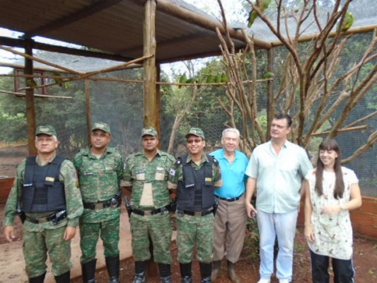 Militares puderam conhecer o espaço e verificar as condições de tratamento das aves