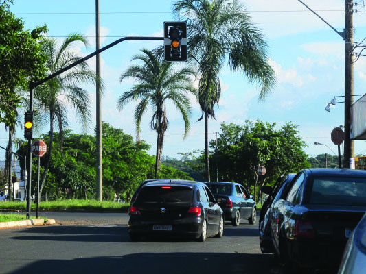 Representantes do Legislativo pediram a prestação de contas relativa aos serviços de instalação semafórica
