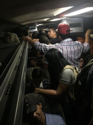 Estudantes reclamam de demora e superlotação de ônibus 
