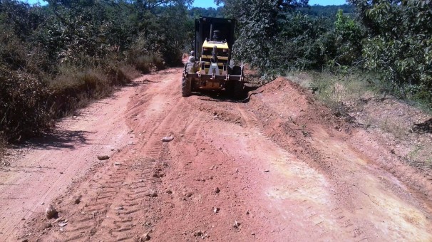 Foi intensificada a operação tapa-buracos e manutenção das vias públicas e estradas