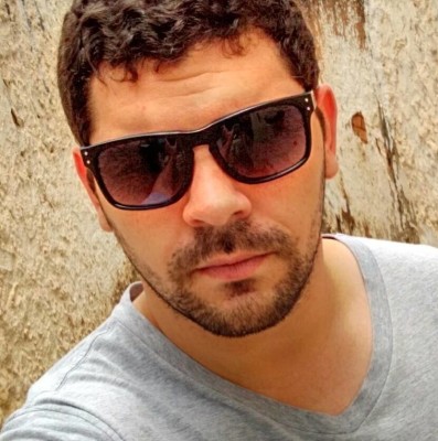 “Espero que o resultado da votação seja favorável ao impeachment, pois o País precisa de novos rumos, os governantes precisam ver que o povo não está dormindo e apenas com medidas drásticas como esta poderemos começar a virar a página triste, onde vemos o desemprego aumentando, saúde pública absolutamente precária e os brasileiros lutando para colocar comida na mesa. Esse será apenas o primeiro passo, ainda temos muito a conquistar.” Deivid Modesto, 27 anos, Faturista.