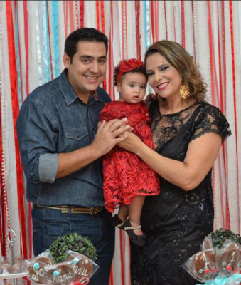 Tem leitora da Acesso Restrito e amiga festejando aniversário na data de hoje também. É a nossa grande parceira Luciana Galvão Kehdi. Ela é fisioterapeuta, acupunturista e pilateira. Ah! É mãe da linda Manu e esposa do meu amigo Luiz Sérgio. Desejo a ela uma excelente quarta-feira, um mega aniversário e muita saúde e paz. #Parabéns