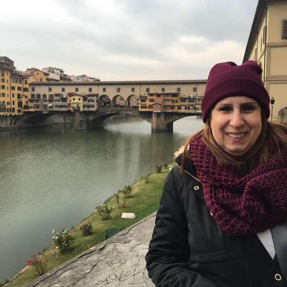 E hoje é dia dela, a querida Marta Sardeli! A araguarina há mais ou menos 10 anos deixou nossa querida cidade para morar na capital do Brasil, Brasília. Mas suas “raízes” ainda estão aqui e por isso de 15 em 15 dias ela vem para sua amada cidade. Tenho uma admiração e carinho enorme por ela e não poderia deixar de registar esta data especial. Parabéns Marta! Tudo de bom neste 2016.