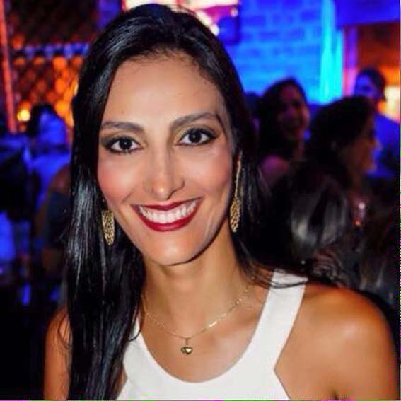 Nesta quarta-feira, dia 27, foi o dia de comemorar com a toda animada Livia Andrade a chegada de mais um ano. A psicóloga ama praticar esportes e está sempre em competições com a galera da FITLIGHT. Formada pela Universidade Federal de Uberlândia, ela trabalha na Santa Casa de Misericórdia e em uma Clínica de exame médico e psicotécnico para o DETRAN. Deixo aqui registrados os parabéns, muitos anos de vida, mais conquistas e muito sucesso profissional. #FelizAniversário