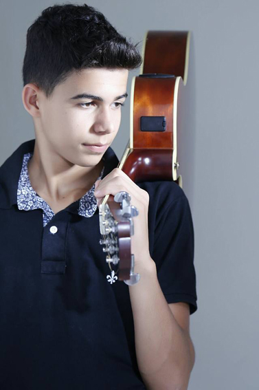 A Acesso Restrito deixa registrado mais um destaque da nossa querida Araguari: Johny Gauba.  Ele, dono de uma voz linda e de uma força de vontade incrível, está sempre presente em alguns barzinhos da cidade e para eventos familiares soltando a voz no ritmo sertanejo. Que você continue em busca dos seus sonhos e que venham muitas conquista! Sucesso!