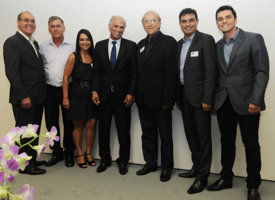 Vice governador Antônio Andrade ladeado por José Ricardo, Jaime Bataglini, Eunice Mendes, Marcos Coelho, Levi Siqueira e Giulliano Rodrigues (Foto: Osvaldo Afonso / Vice Governadoria de Minas Gerais )   