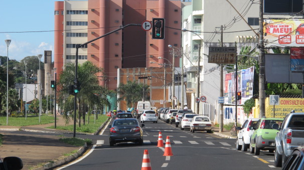 Semáforos entre a avenida Coronel Theodolino Pereira de Araújo e Pedro Nasciutti estão em funcionamento
