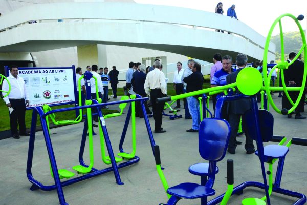 O espaço servirá para as pessoas de todas as idades praticarem exercícios melhorando o condicionamento físico 