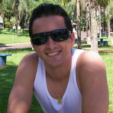 “Nada contra a ‘honestidade’ da Dilma, mas sim contra a "capacidade administrativa" dela. Eu apoio o impeachment.” Marcello Póvoa, 31 anos, Analista de Sistemas.