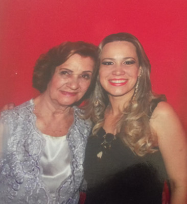 Vera Nogueira Messias ao lado da neta Isaura Chults Messias que fizeram aniversário no dia 16 