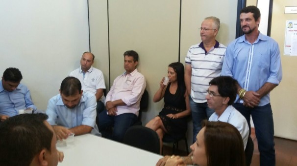 A promotora Cristina Fagundes Siqueira, da Curadoria de Saúde, falou com os vereadores sobre a importância do projeto