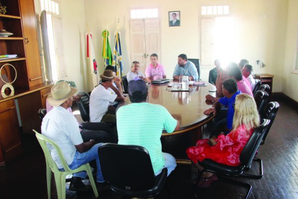 Prefeito se reuniu no mês de novembro com os feirantes e garantiu que iria atender as reivindicações em pauta