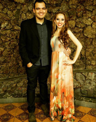 Dione Marques Arruda (1/6) ao lado de sua esposa, Leidiane de Paiva Arruda