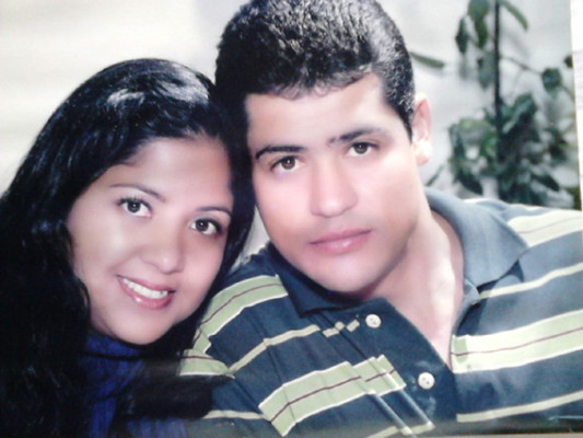 Fernanda de Fátima Santos aniversariante do dia 13 ao lado do esposo Renato Rodrigues