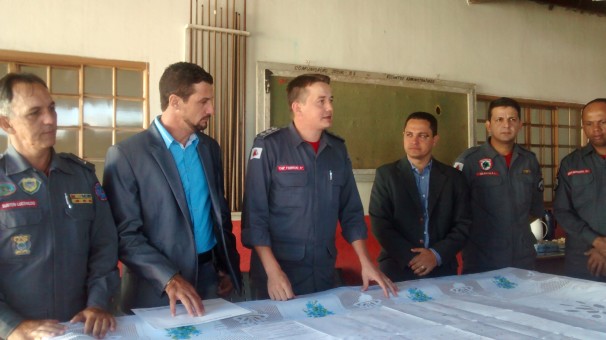 Concessão da emenda parlamentar é celebrada na sede do Corpo de Bombeiros