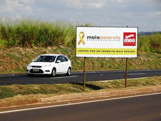 A concessionária exibe mensagens do Movimento nos painéis da rodovia (Foto MGO Rodovias) 