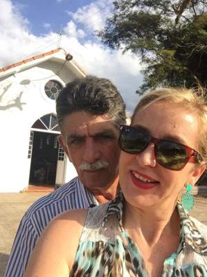 Maria Abadia Morais, aniversariante do dia 4, com o marido João Batista 