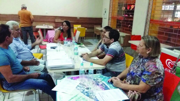 Grupo de profissionais envolvidos na iniciativa discutiu os passos necessários para formalizar a associação