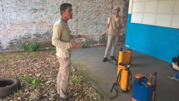 Participantes realizaram simulações com bombas costais
