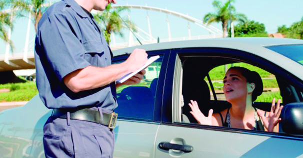 Com a nova lei, dirigir e usar o celular se torna uma infração gravíssima 