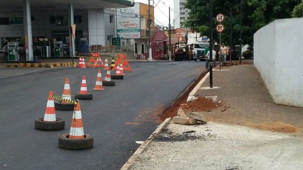 Motorista se revoltou com bloqueio da área no entorno da Unidade de Pronto Atendimento (UPA)