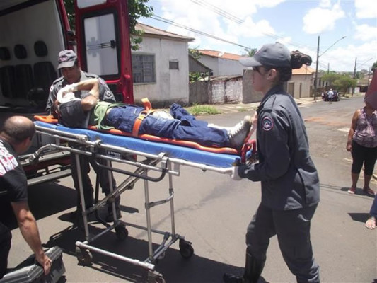 Bombeiros atuam principalmente no resgate de vítimas e combate a incêndios