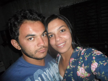 Andson Santos, aniversariante de hoje ao lado da esposa Thais 
