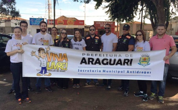 Alunos participaram de espetáculo circense como forma de prevenção ao uso de drogas