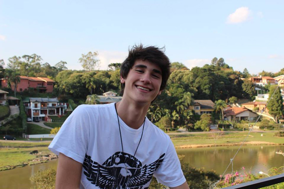 Particularmente para mim, esta semana é uma das mais bonitas do ano. É a semana do meu aniversário! Porém, quem também comemora mais um ano no mesmo dia que este colunista aqui é o carioca Eloi Haddad. No dia 17 de junho, sexta-feira, o garoto agradece e festeja mais um ano de vida. As personalidades de Eloi são bastante parecidas com as minhas. Geminianos são fortes, comunicativos, amigos de todos, sempre muito queridos e muito espertos. O guri merece todo carinho e um feliz aniversário. #ParabénsEloi