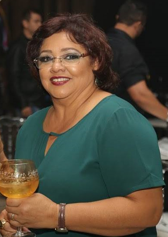 No último sábado, 11, foi o dia de festejar com a querida Marina Ramos Reis. Ela recebeu amigos e familiares com a animação e simpatia que sempre teve. O aniversário da “tia” Marina mesmo, foi no dia 7 de junho. Mas são tantos eventos que conseguimos comemorar somente neste último final de semana! Deixo os parabéns pelo evento, os sinceros votos de felicidades e muita saúde. #FelizAniversário