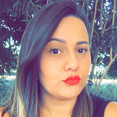 No domingo o dia é toda dela. A mãe do Kauã Eduardo, Cinthya Pontes, comemora aniversário neste dia 26 de junho. Sou suspeito para dizer desta menina que sonha tanto. Acompanhei várias fases de sua vida e sei o quanto lutou e manteve-se firme. Quando penso em uma canceriana, logo vem Cinthya na minha cabeça. Deixo aqui os parabéns pela data que está chegando e desejo muitas conquistas, saúde e uma excelente semana de niver. 