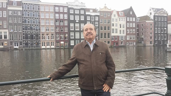 Amanhã, 17, a troca de idade acontece para o nosso querido Diretor do Jornal Gazeta do Triângulo - Dr. Darli Amaral. Com imagem de sua última viagem internacional, precisamente Amsterdam, Dr. Darli recebe festejos da CONEXÃO e de toda “Equipe Gazeta” com votos de felicidades e longos anos de vida com muita saúde. Enjoy your day!