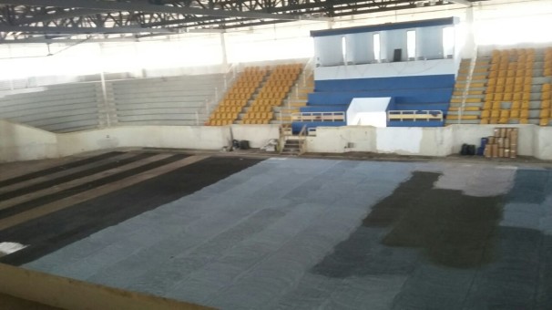 Quadra do Ginásio Poliesportivo começa a ser preparada para receber o novo piso